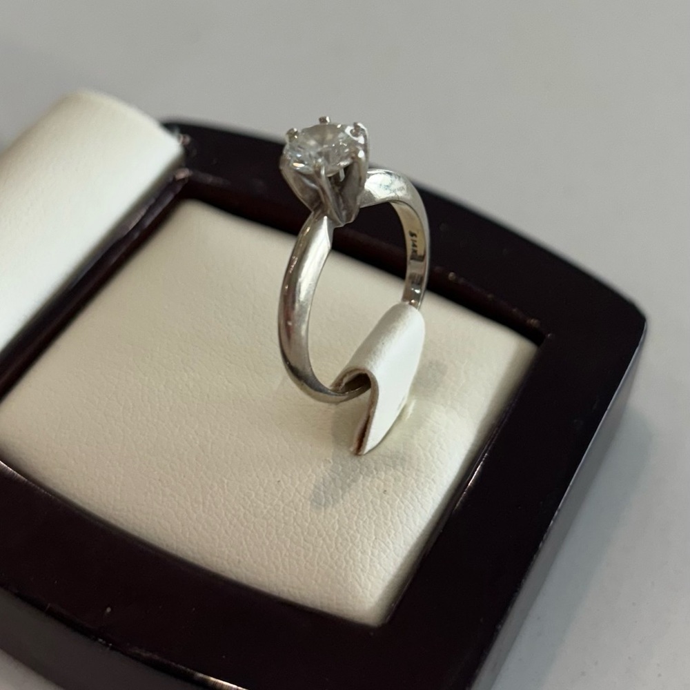 Elegant NATURAL (real) diamond Ring with .86 carat stone